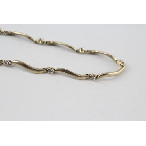 225 - 9ct gold diamond fancy link bracelet (3.4g)