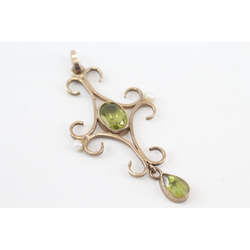 240 - 9ct gold vintage peridot & seed pearl drop pendant (1.7g)