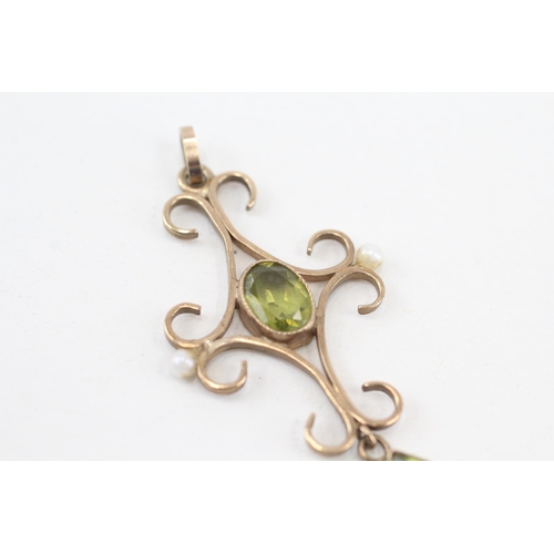 240 - 9ct gold vintage peridot & seed pearl drop pendant (1.7g)