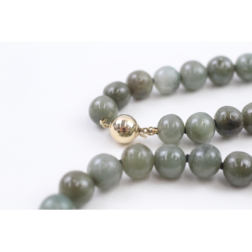 26 - 14ct gold polished jade necklace (88.5g)