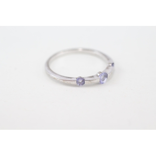 266 - 9ct gold tanzanite three stone ring (1.6g) Size  O