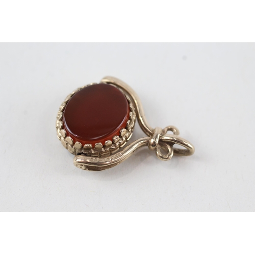 27 - 9ct gold vintage carnelian & black onyx articulated fob (5.2g)