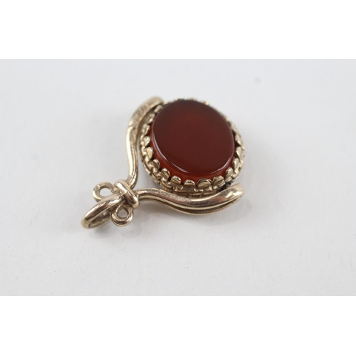 27 - 9ct gold vintage carnelian & black onyx articulated fob (5.2g)