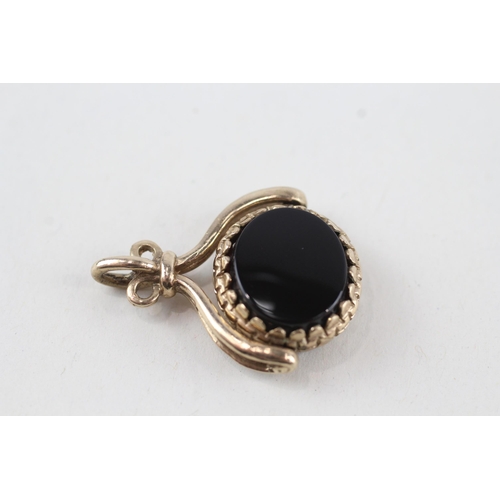 27 - 9ct gold vintage carnelian & black onyx articulated fob (5.2g)