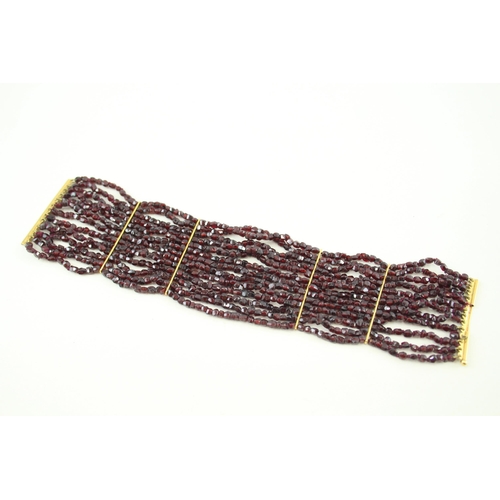 280 - 14ct gold garnet beaded bracelet (47g)