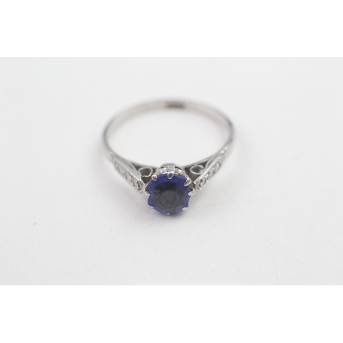 281 - Platinum and sapphire ring (2.9g) Size  L 1/2