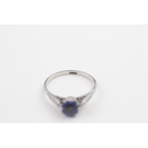 281 - Platinum and sapphire ring (2.9g) Size  L 1/2