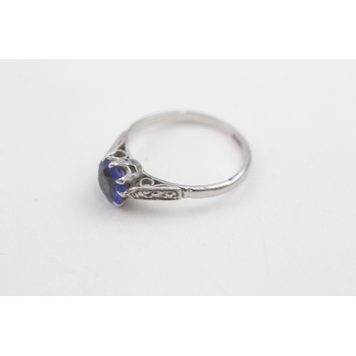 281 - Platinum and sapphire ring (2.9g) Size  L 1/2