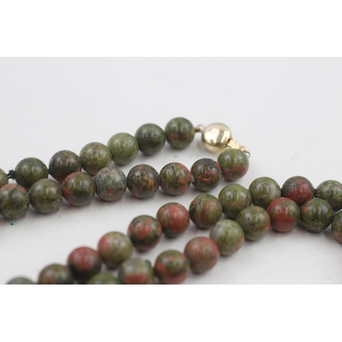 290 - 14ct gold clasped unakite bead necklace (73.5g)