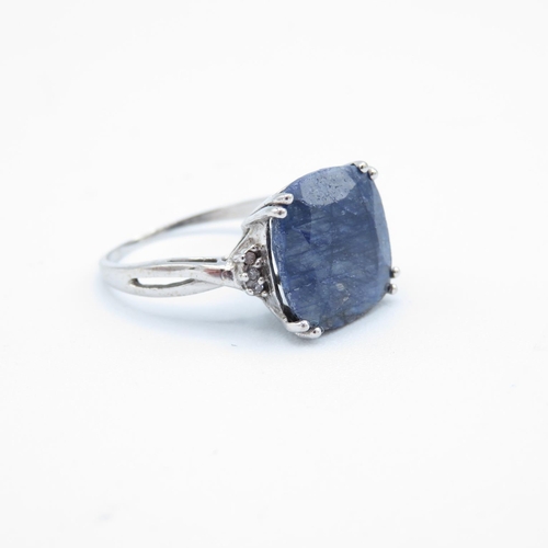 314 - HM 10ct white gold cocktail ring with large lapis lazuli centre stone (3.7g) Size  N