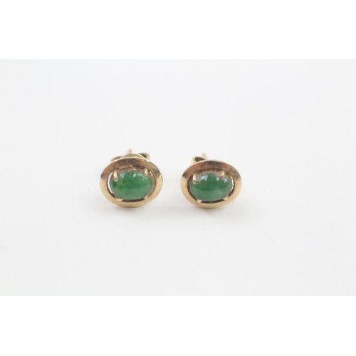 32 - 14ct gold jade stud earrings with scroll backs (1.4g)