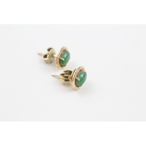 32 - 14ct gold jade stud earrings with scroll backs (1.4g)