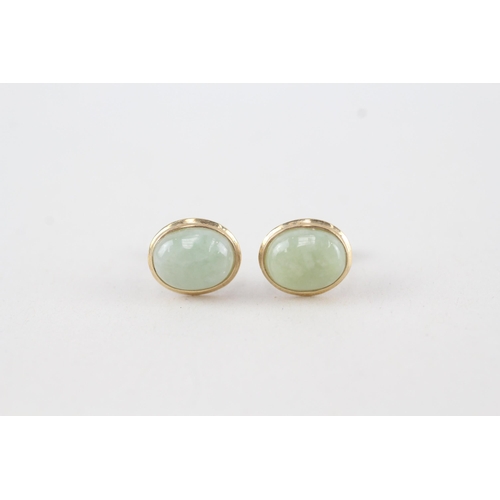 39 - 9ct gold cabochon cut jade stud earrings with scroll backs (1.4g)