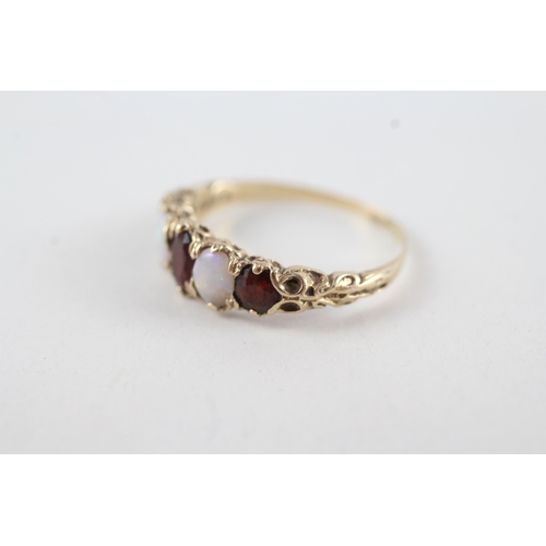 49 - 9ct gold vintage opal & garnet five stone ring (2.4g) Size  R