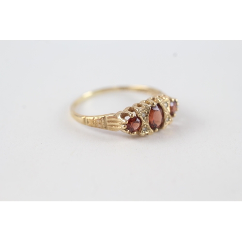 56 - 9ct gold vintage garnet & diamond ring (1.5g) Size  N