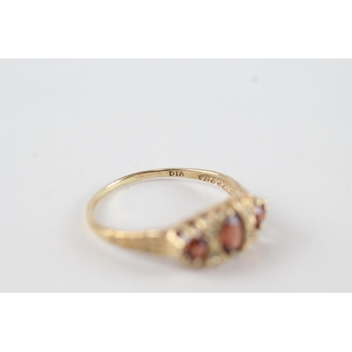 56 - 9ct gold vintage garnet & diamond ring (1.5g) Size  N