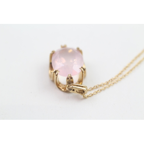 79 - 9ct gold oval cut rose quartz pendant necklace (3.7g)