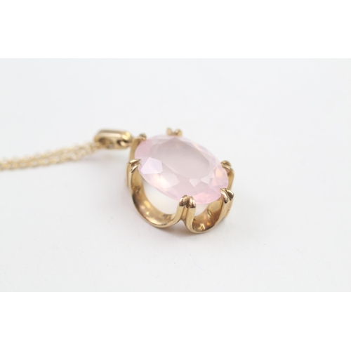 79 - 9ct gold oval cut rose quartz pendant necklace (3.7g)