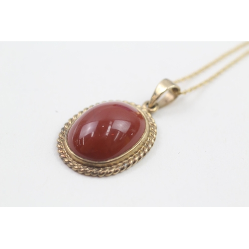 8 - 9ct gold jasper pendant necklace (5.8g)