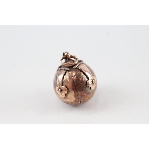 84 - 9ct gold & silver masonic ball charm (7.5g)