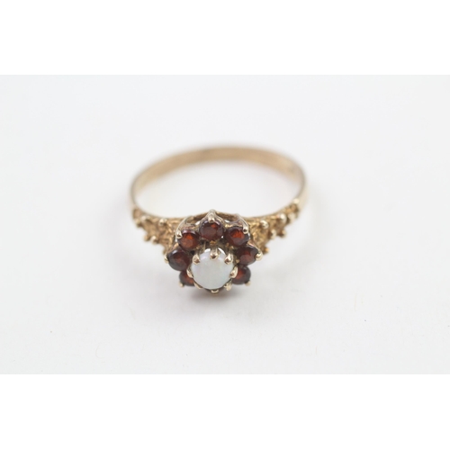 88 - 9ct gold vintage garnet & opal cluster ring with patterned shoulders (2.1g) Size  P