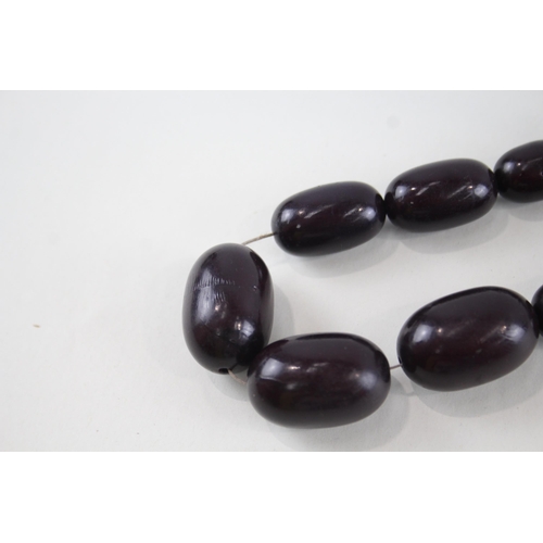 324 - Deep cherry Bakelite graduated necklace (86g)