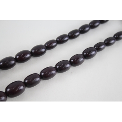 324 - Deep cherry Bakelite graduated necklace (86g)