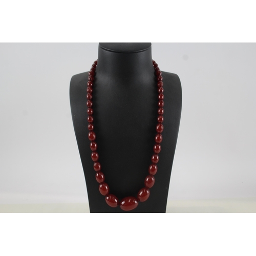 333 - Cherry Bakelite graduated necklace (58g)