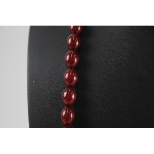 333 - Cherry Bakelite graduated necklace (58g)