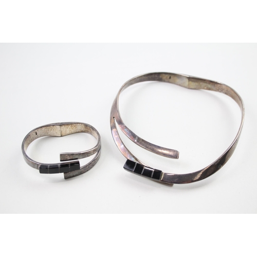 336 - Silver and Onyx modernist jewellery set (152g)