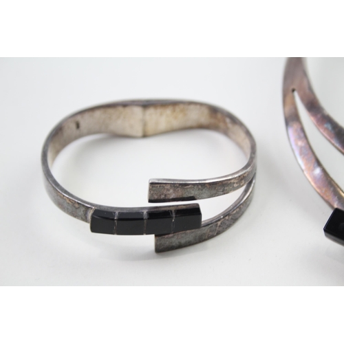 336 - Silver and Onyx modernist jewellery set (152g)