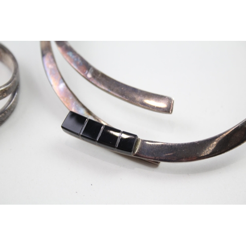 336 - Silver and Onyx modernist jewellery set (152g)