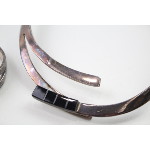 336 - Silver and Onyx modernist jewellery set (152g)