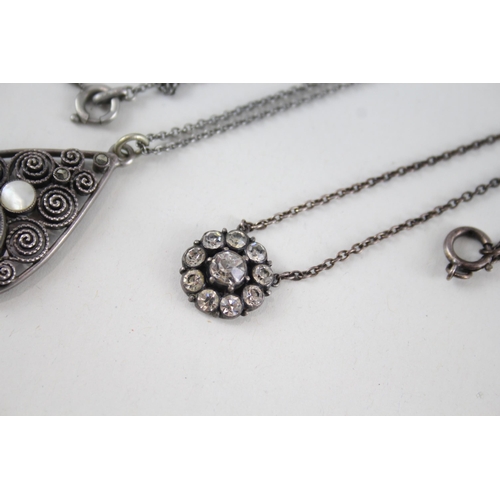 348 - Two silver vintage pendant necklaces (11g)