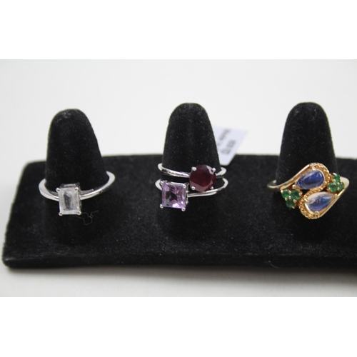 366 - A collection of silver gemstone rings including Garnet (20g)