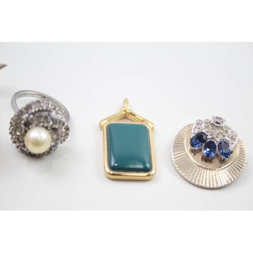 377 - A collection of designer jewellery including Nina Ricci and Boucher (48g)