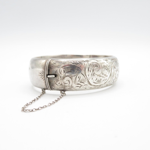 370 - HM silver bangle with safety chain  30g