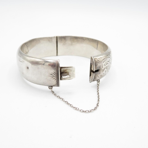 370 - HM silver bangle with safety chain  30g