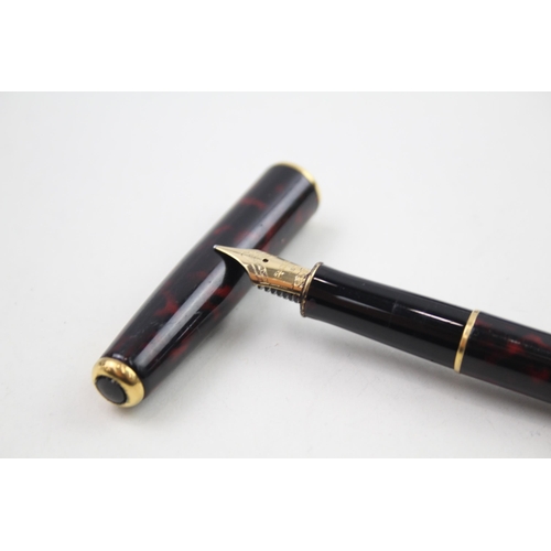 579 - Vintage PARKER Sonnet Burgundy Lacquer Fountain Pen w/ 18ct Gold Nib WRITING