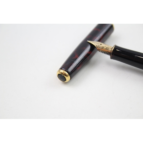 579 - Vintage PARKER Sonnet Burgundy Lacquer Fountain Pen w/ 18ct Gold Nib WRITING