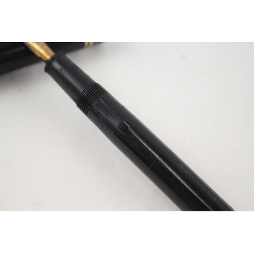 592 - Vintage CONWAY STEWART 388 Black Fountain Pen w/ 14ct Gold Nib WRITING