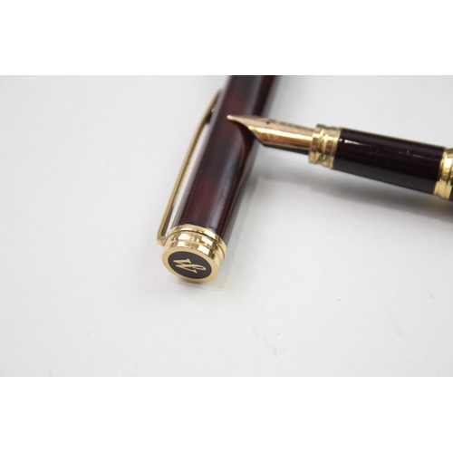 600 - Vintage WATERMAN Gentleman  Brown Lacquer Fountain Pen w/ 18ct Gold Nib WRITING