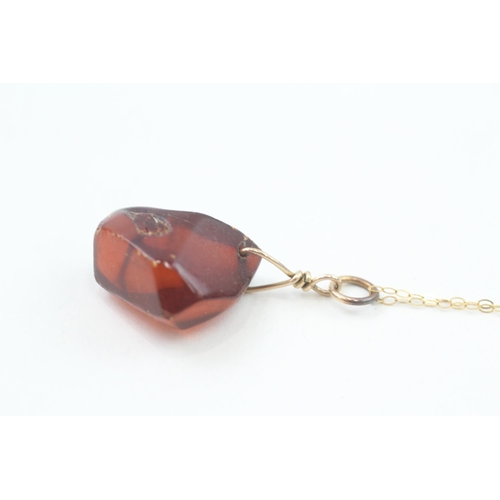 1 - 9ct gold Baltic amber pendant necklace 2.6g