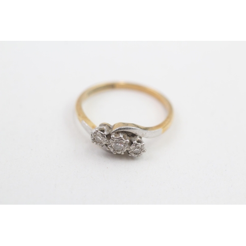 102 - 18ct gold round cut diamond three stone ring 3.1g Size N