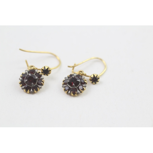 109 - 9ct gold vintage garnet paste cluster drop earrings 1g