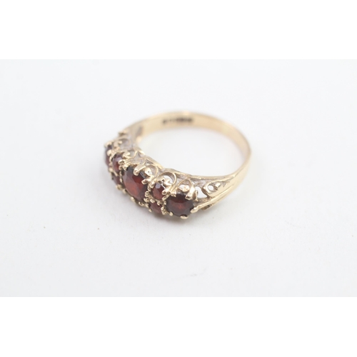 133 - 9ct gold vintage garnet seven stone ring 2.1g Size K