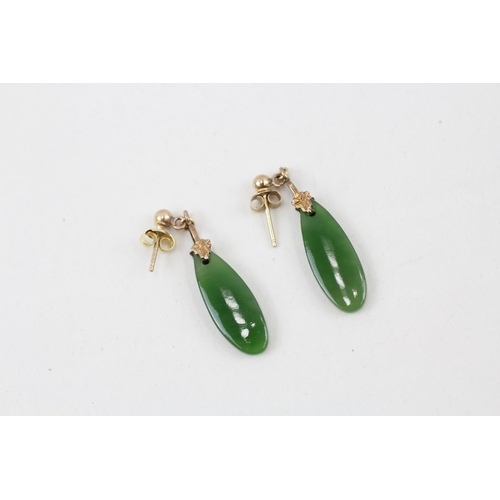 19 - 9ct gold nephrite drop earrings 2.2g