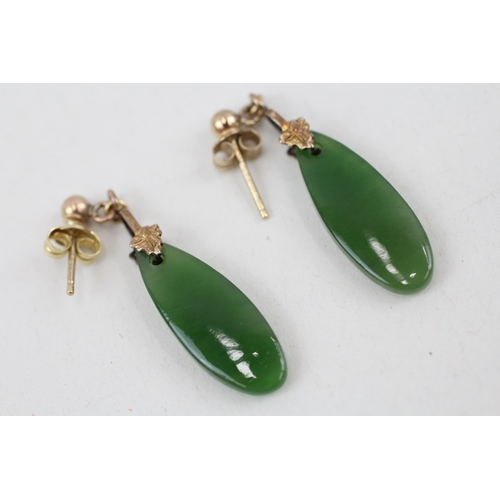 19 - 9ct gold nephrite drop earrings 2.2g