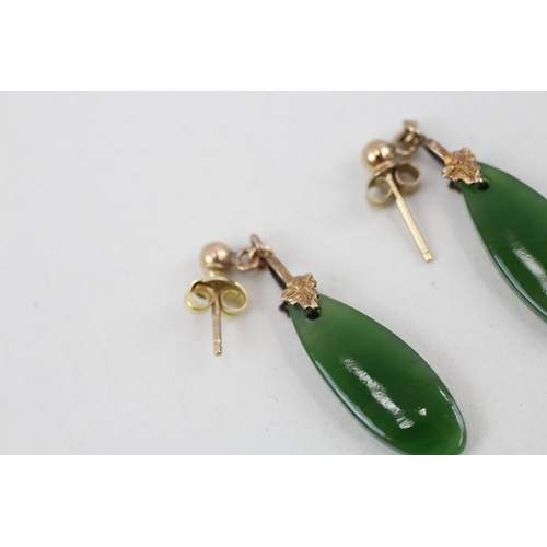 19 - 9ct gold nephrite drop earrings 2.2g