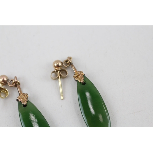 19 - 9ct gold nephrite drop earrings 2.2g